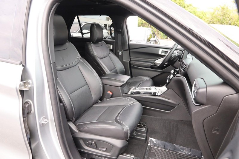 Ford Explorer Vehicle Image 28