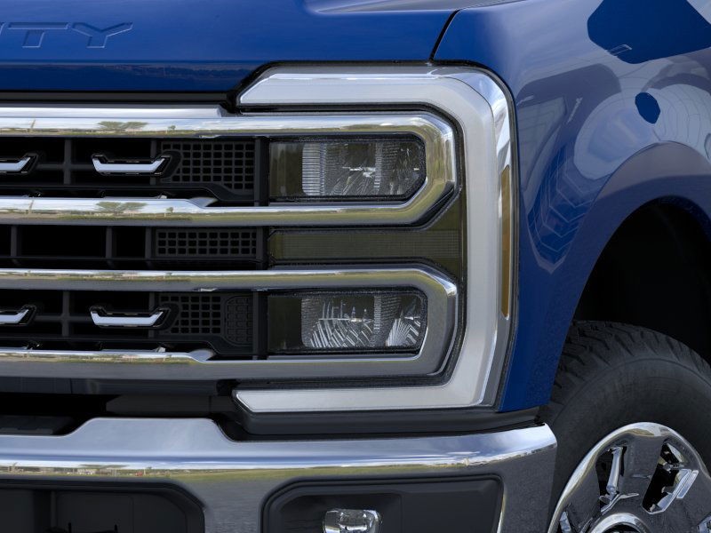 Ford Super Duty F-250 SRW Vehicle Full-screen Gallery Image 18