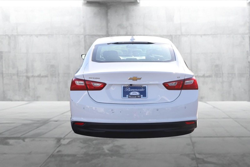 Chevrolet Malibu Vehicle Image 06