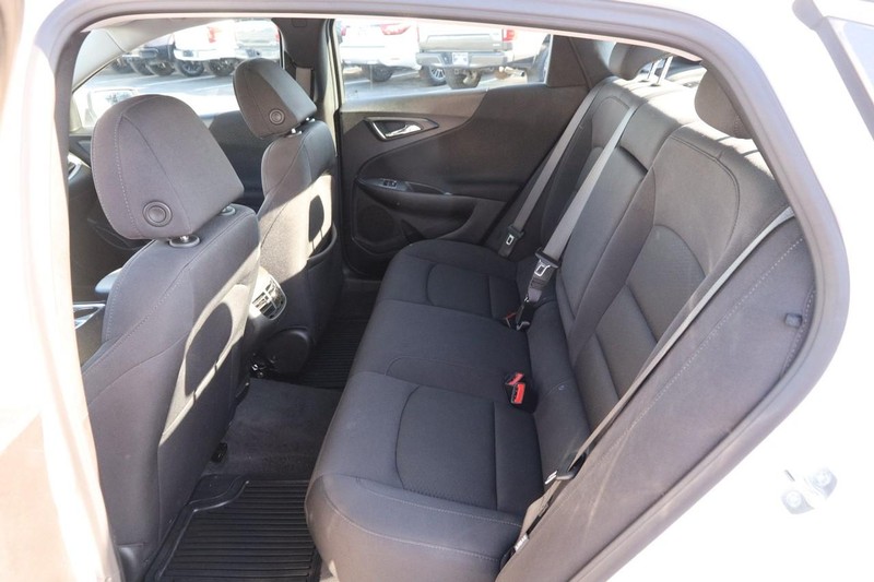 Chevrolet Malibu Vehicle Image 09