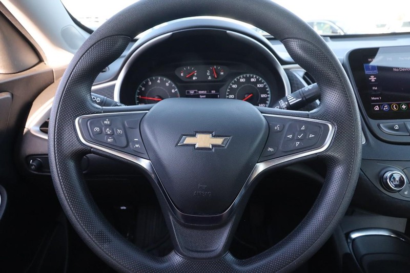 Chevrolet Malibu Vehicle Image 10