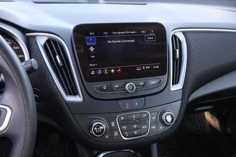 Chevrolet Malibu Vehicle Image 15