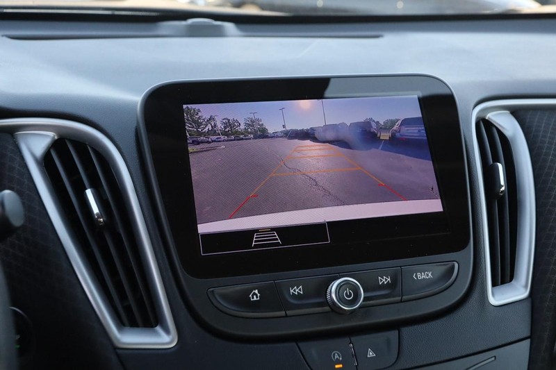 Chevrolet Malibu Vehicle Image 16