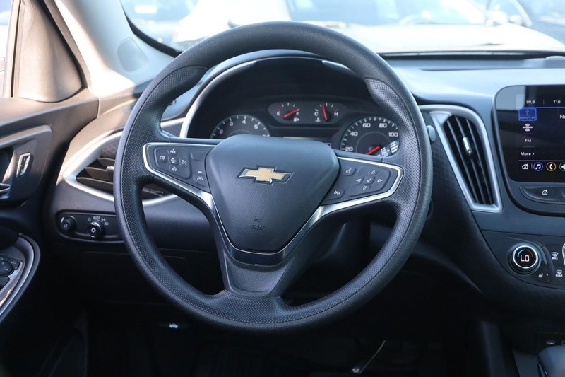 Chevrolet Malibu Vehicle Image 21