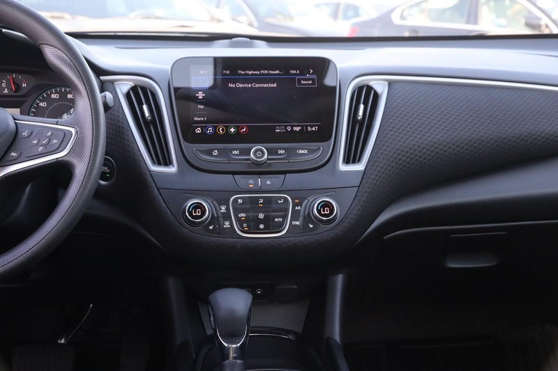 Chevrolet Malibu Vehicle Image 22