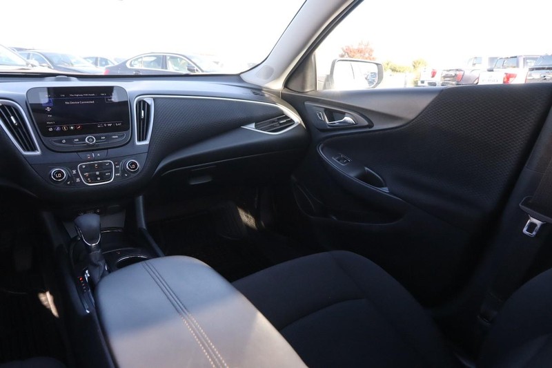 Chevrolet Malibu Vehicle Image 23