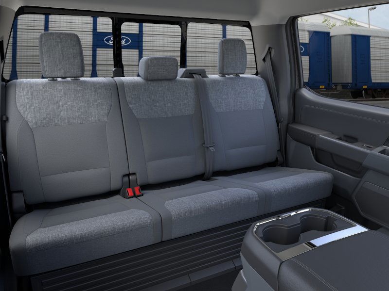 Ford Super Duty F-350 SRW Vehicle Image 11