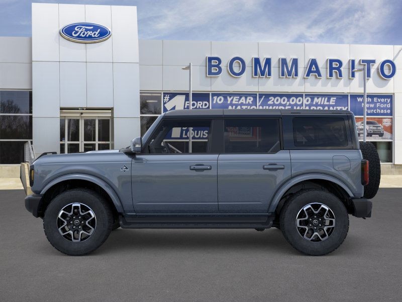 Ford Bronco Vehicle Full-screen Gallery Image 3