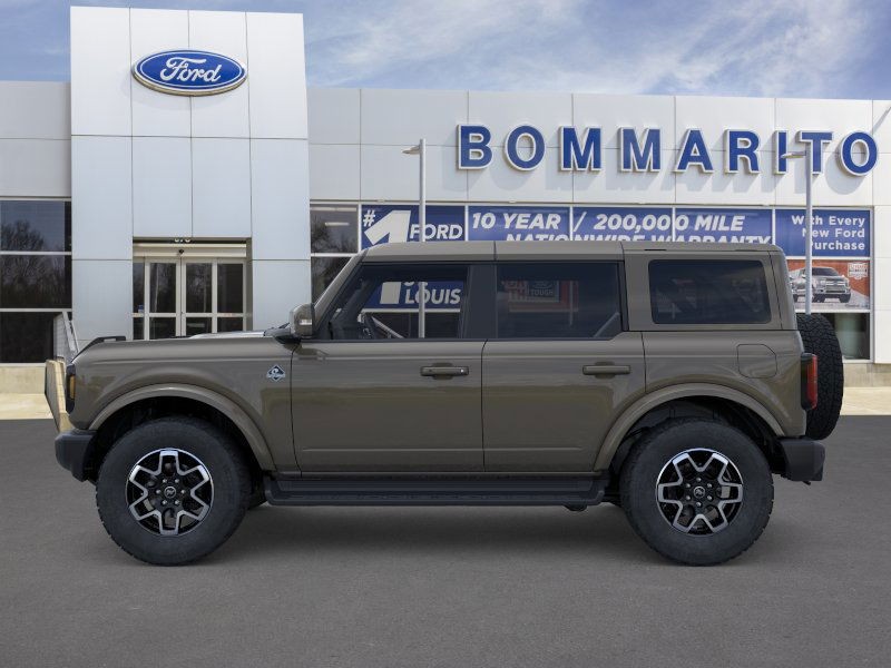 Ford Bronco Vehicle Full-screen Gallery Image 3