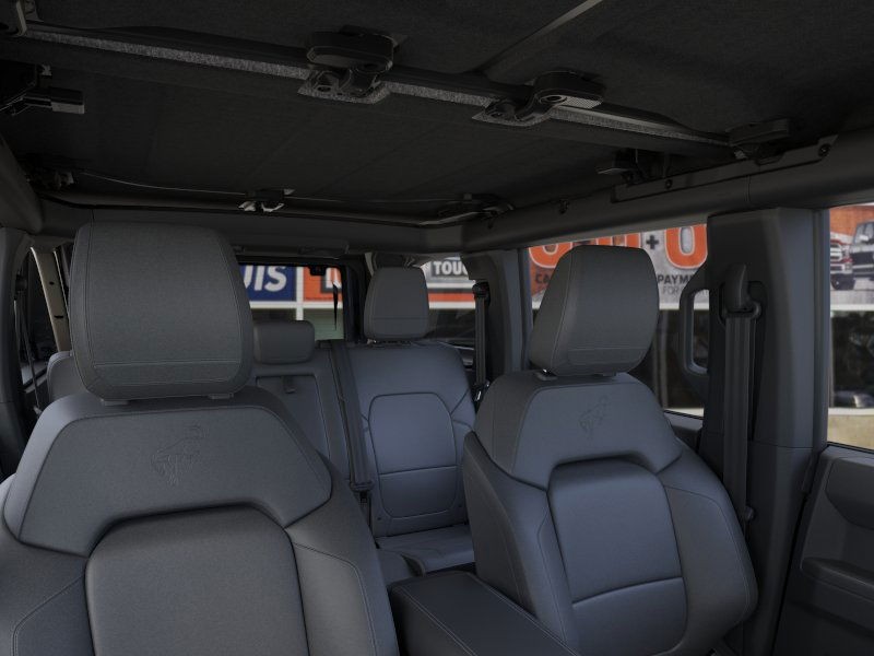 Ford Bronco Vehicle Full-screen Gallery Image 12