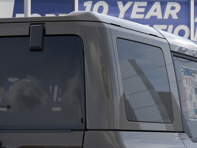 Ford Bronco Vehicle Full-screen Gallery Image 25