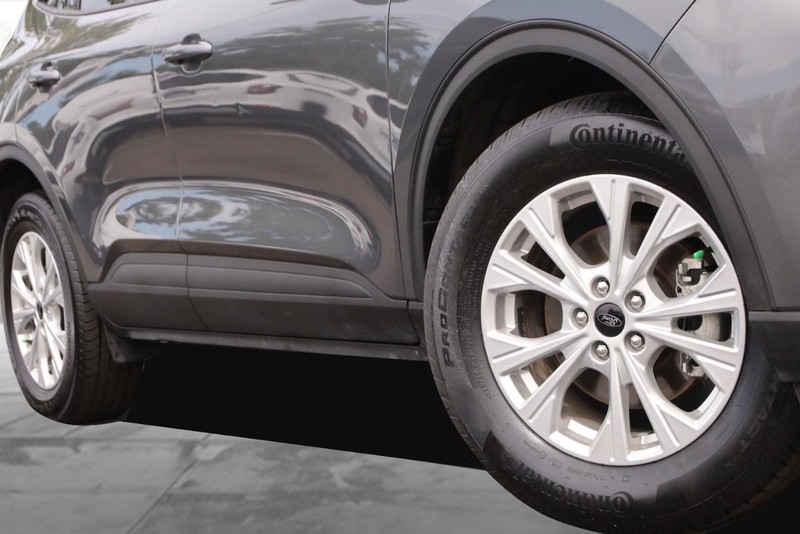 Ford Escape Vehicle Image 03