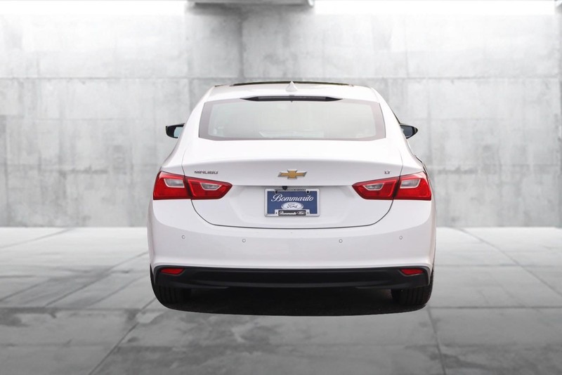 Chevrolet Malibu Vehicle Image 06