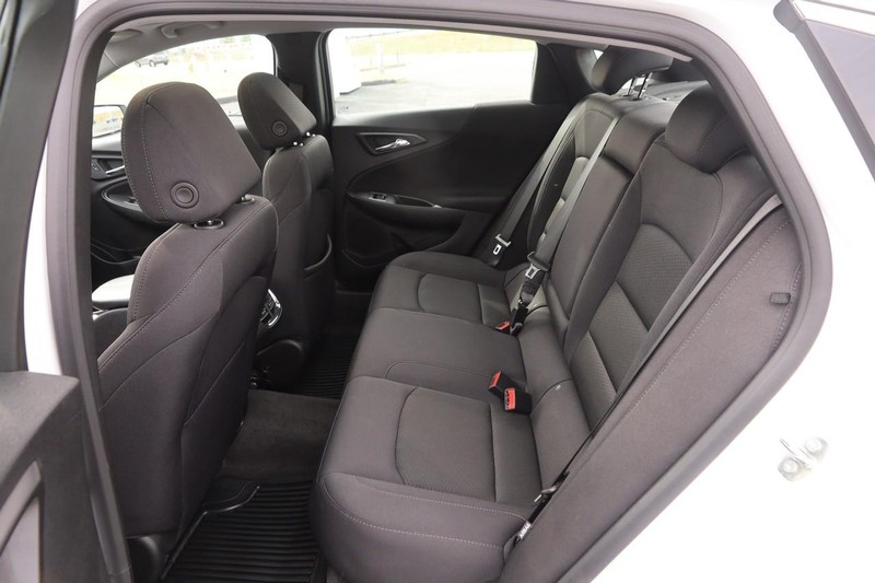 Chevrolet Malibu Vehicle Image 10