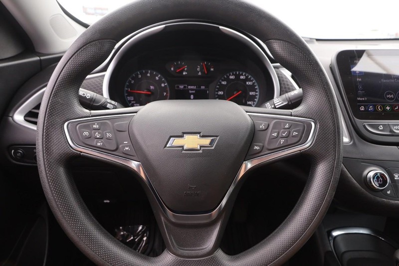 Chevrolet Malibu Vehicle Image 11