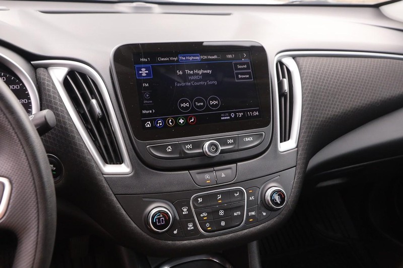 Chevrolet Malibu Vehicle Image 16