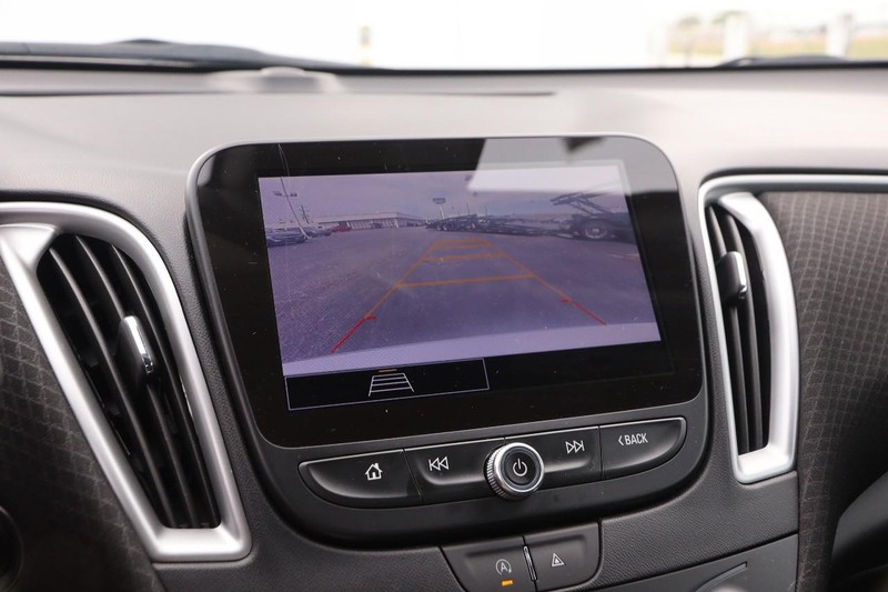 Chevrolet Malibu Vehicle Image 17