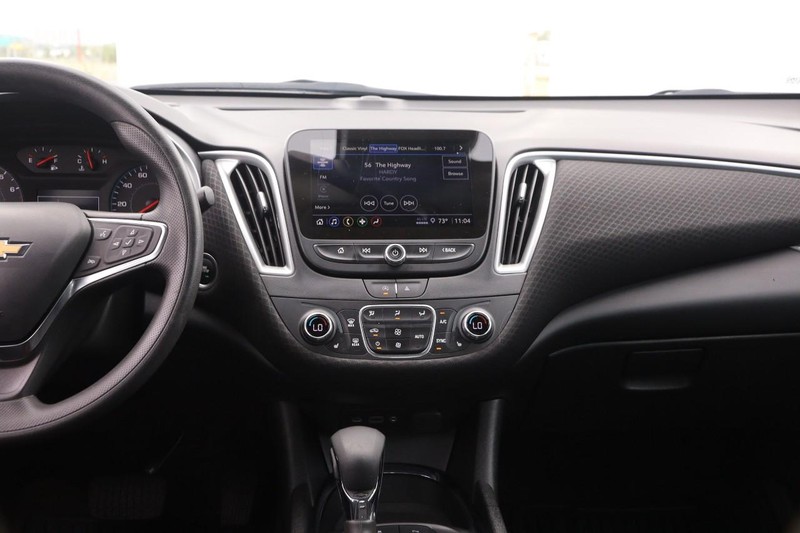 Chevrolet Malibu Vehicle Image 23