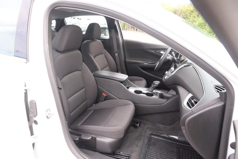 Chevrolet Malibu Vehicle Image 25