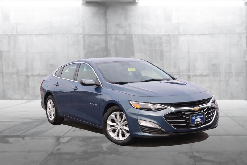 Chevrolet Malibu Vehicle Image 02