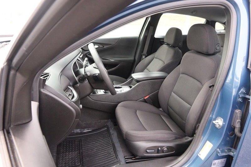 Chevrolet Malibu Vehicle Image 08