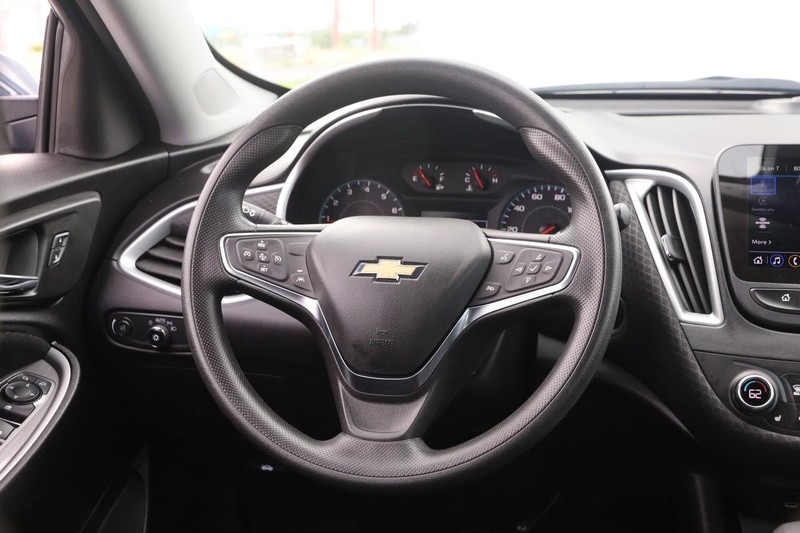 Chevrolet Malibu Vehicle Image 21
