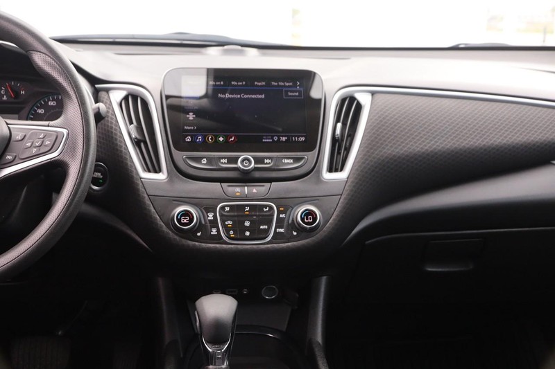 Chevrolet Malibu Vehicle Image 22