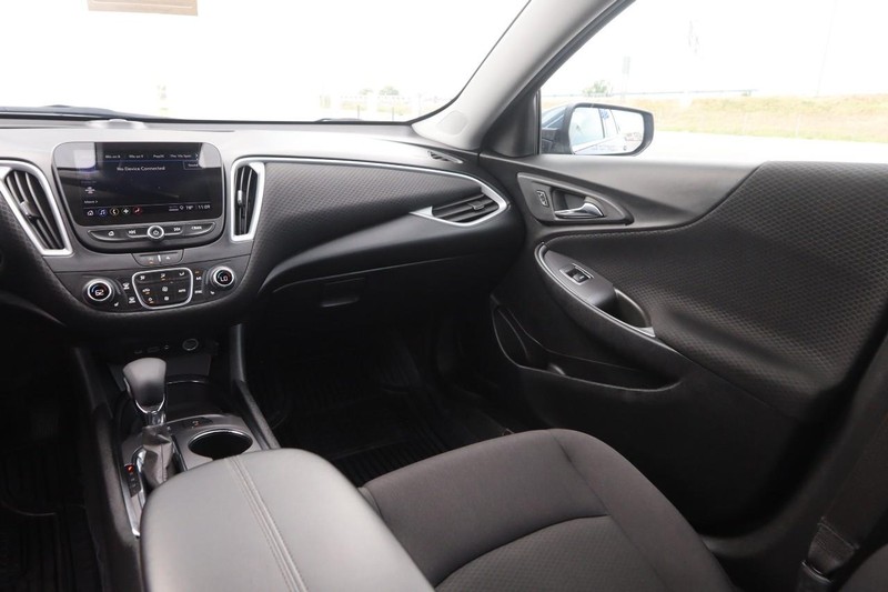 Chevrolet Malibu Vehicle Image 23