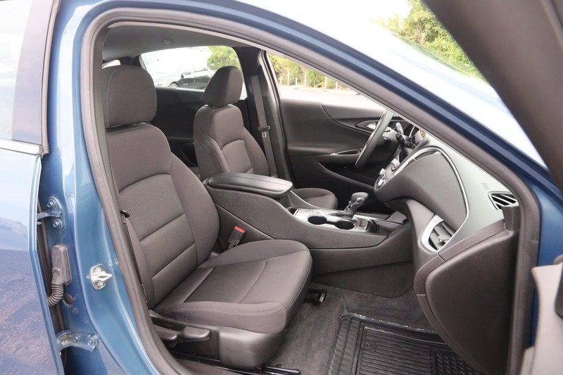 Chevrolet Malibu Vehicle Image 24
