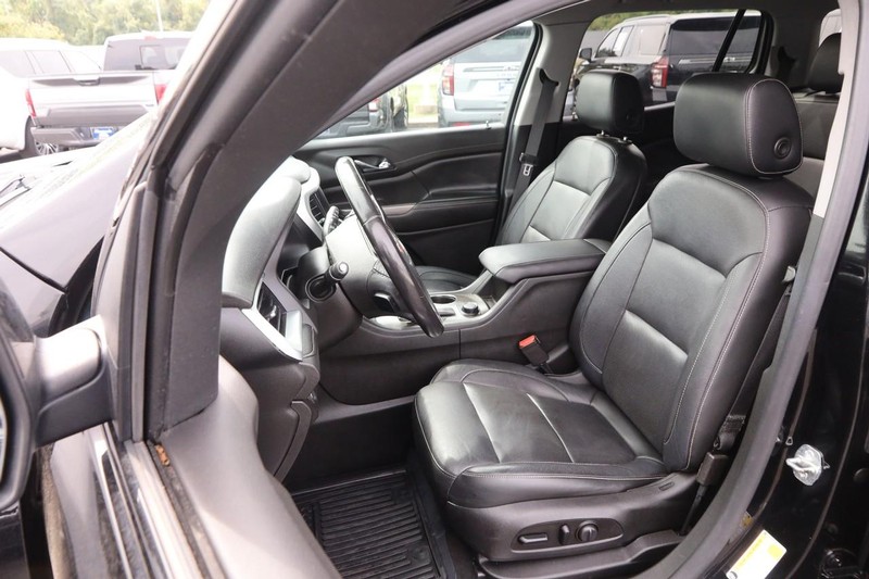 GMC Acadia Vehicle Image 09