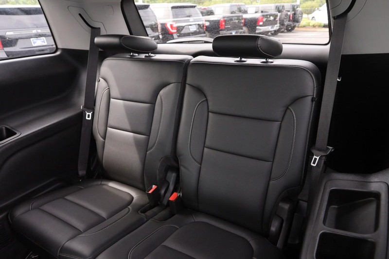 GMC Acadia Vehicle Image 11