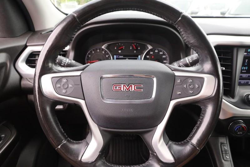 GMC Acadia Vehicle Image 12