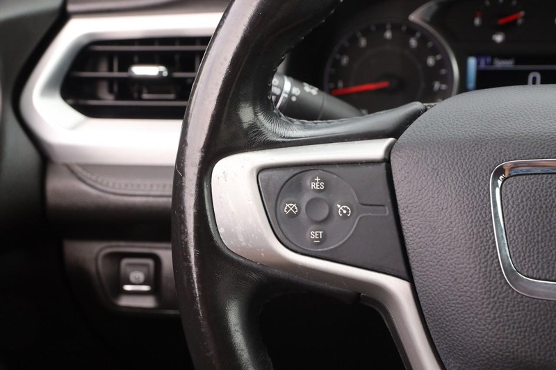 GMC Acadia Vehicle Image 13