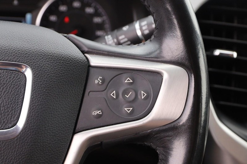 GMC Acadia Vehicle Image 14