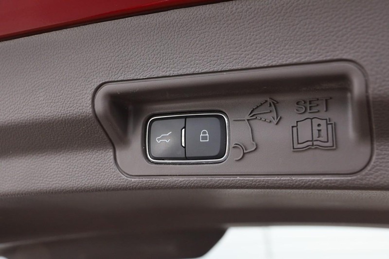 Ford Explorer Vehicle Image 09