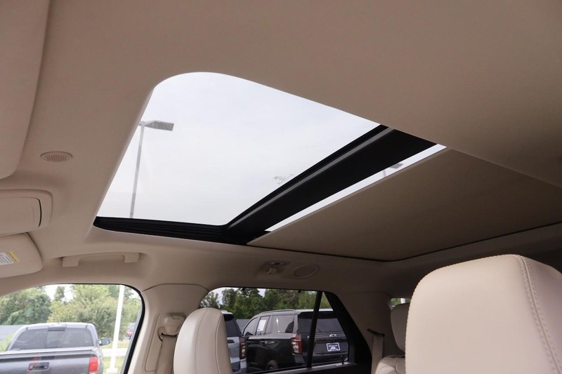 Ford Explorer Vehicle Image 10