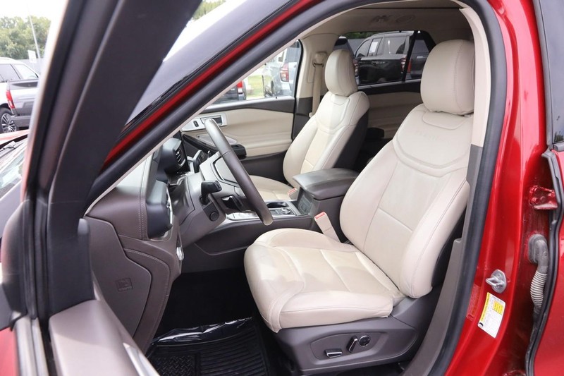 Ford Explorer Vehicle Image 11