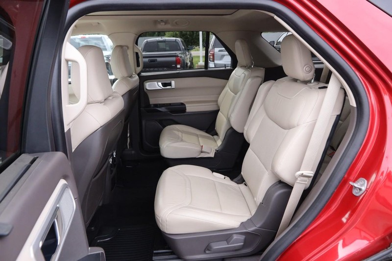 Ford Explorer Vehicle Image 12
