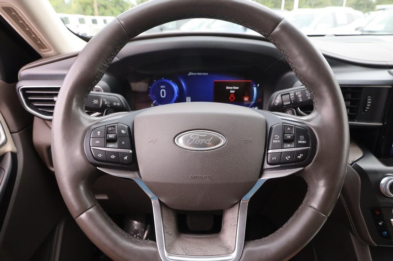 Ford Explorer Vehicle Image 14