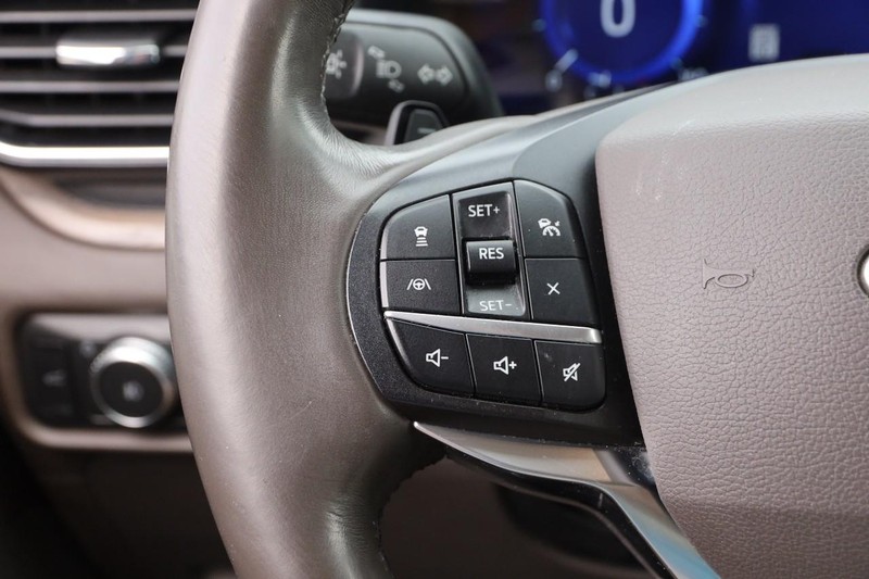 Ford Explorer Vehicle Image 15