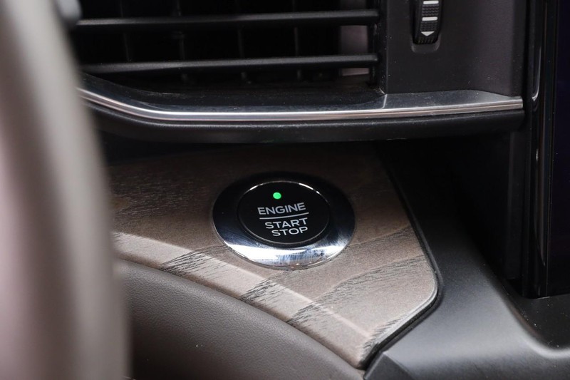 Ford Explorer Vehicle Image 18