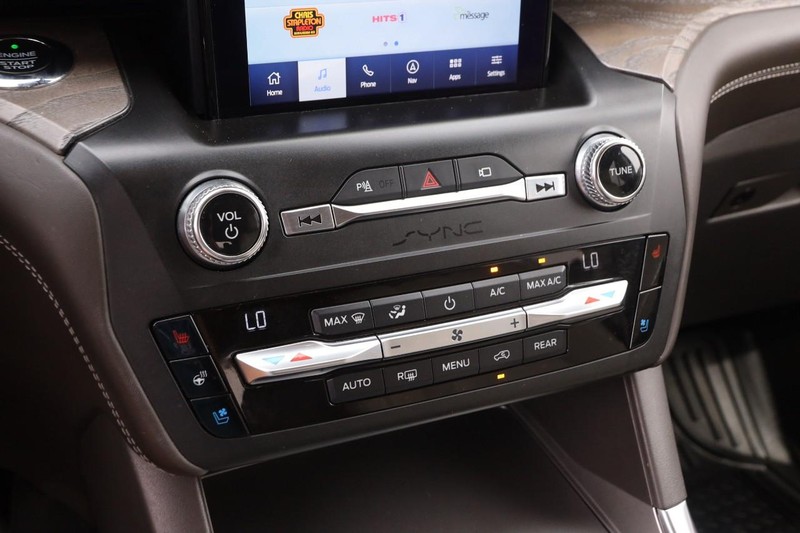 Ford Explorer Vehicle Image 21