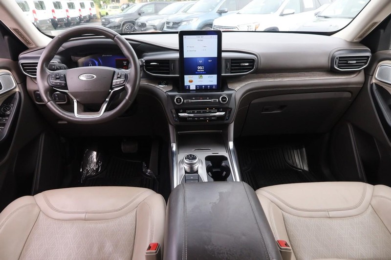 Ford Explorer Vehicle Image 24