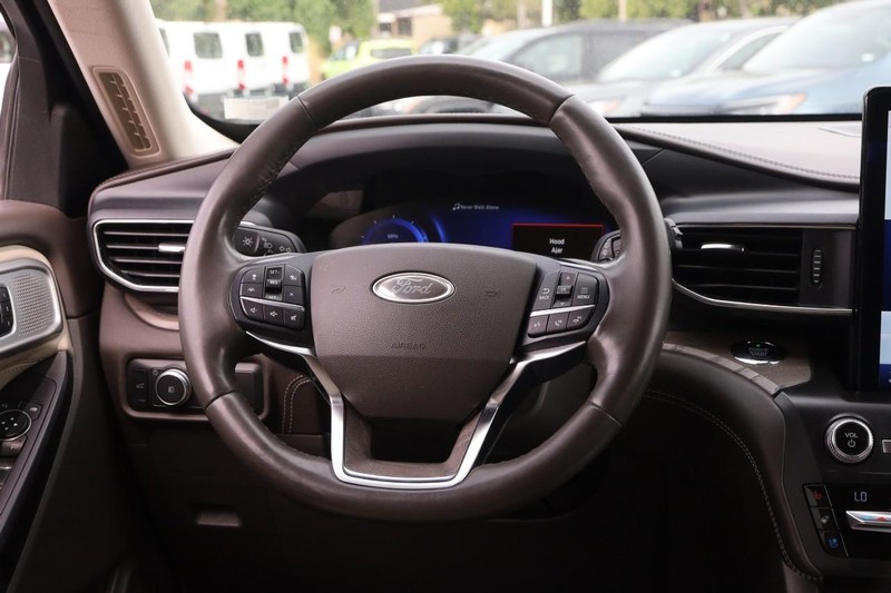 Ford Explorer Vehicle Image 26