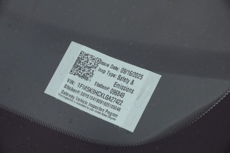 Ford Explorer Vehicle Image 33