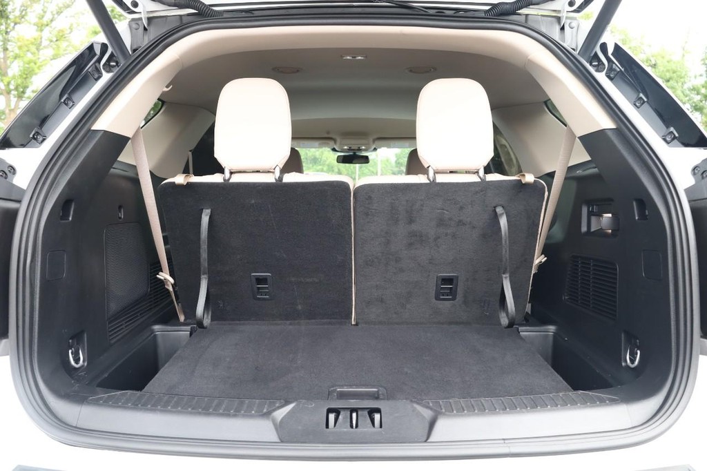 Ford Explorer Vehicle Image 09