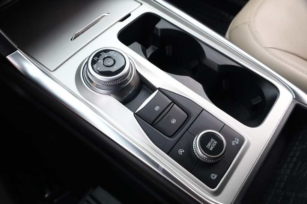 Ford Explorer Vehicle Image 17