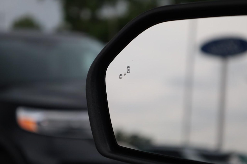 Ford Explorer Vehicle Image 21