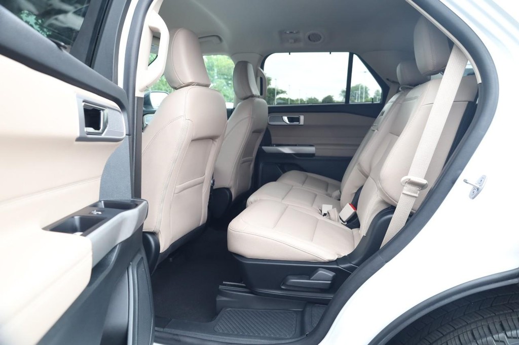 Ford Explorer Vehicle Image 22