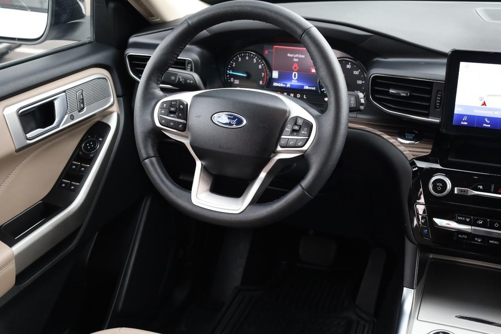 Ford Explorer Vehicle Image 25